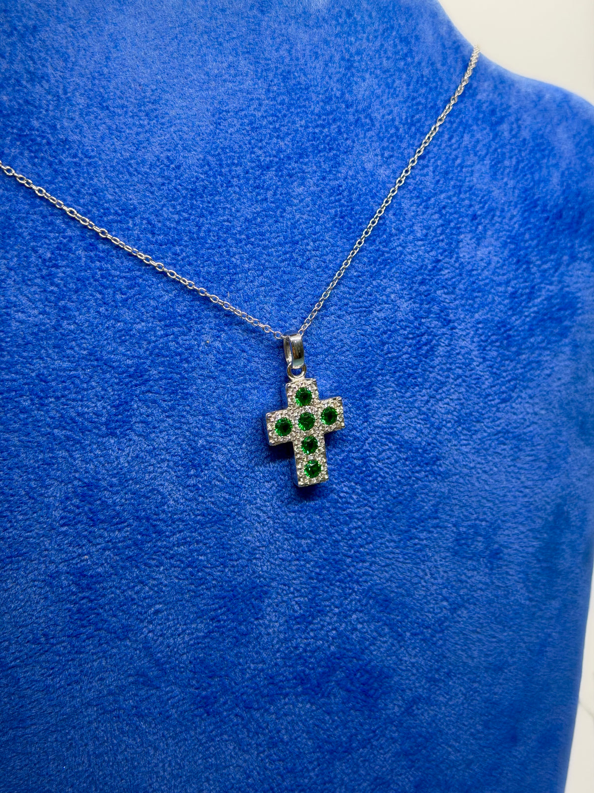 Croce in argento e zirconi